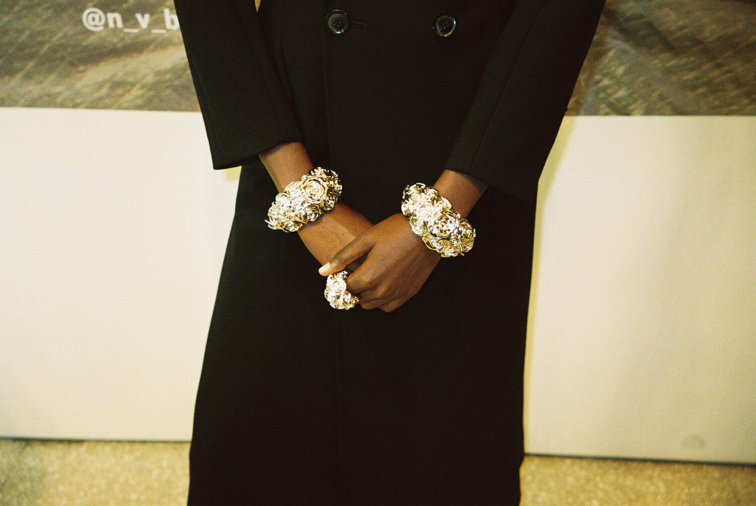 SHOW BACKSTAGE SS25-10