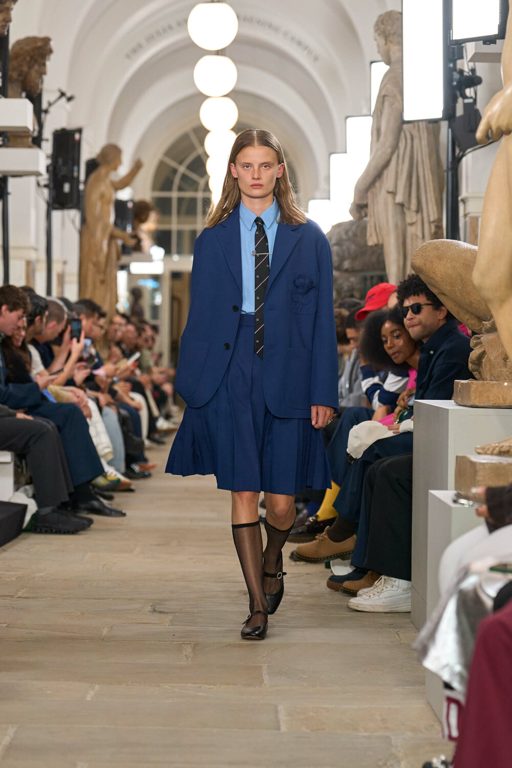 SHOW CONTENT SS25-8